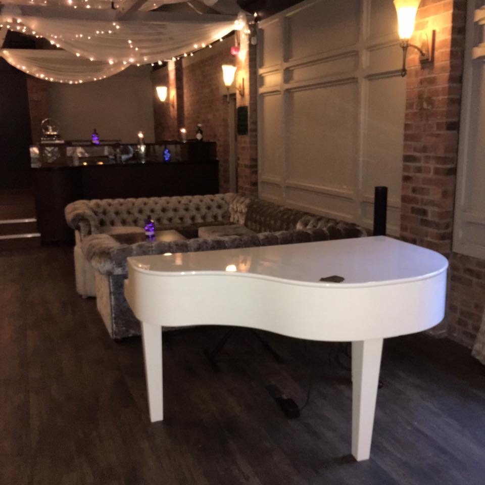 Wedding reception pianist for Bartle Hall