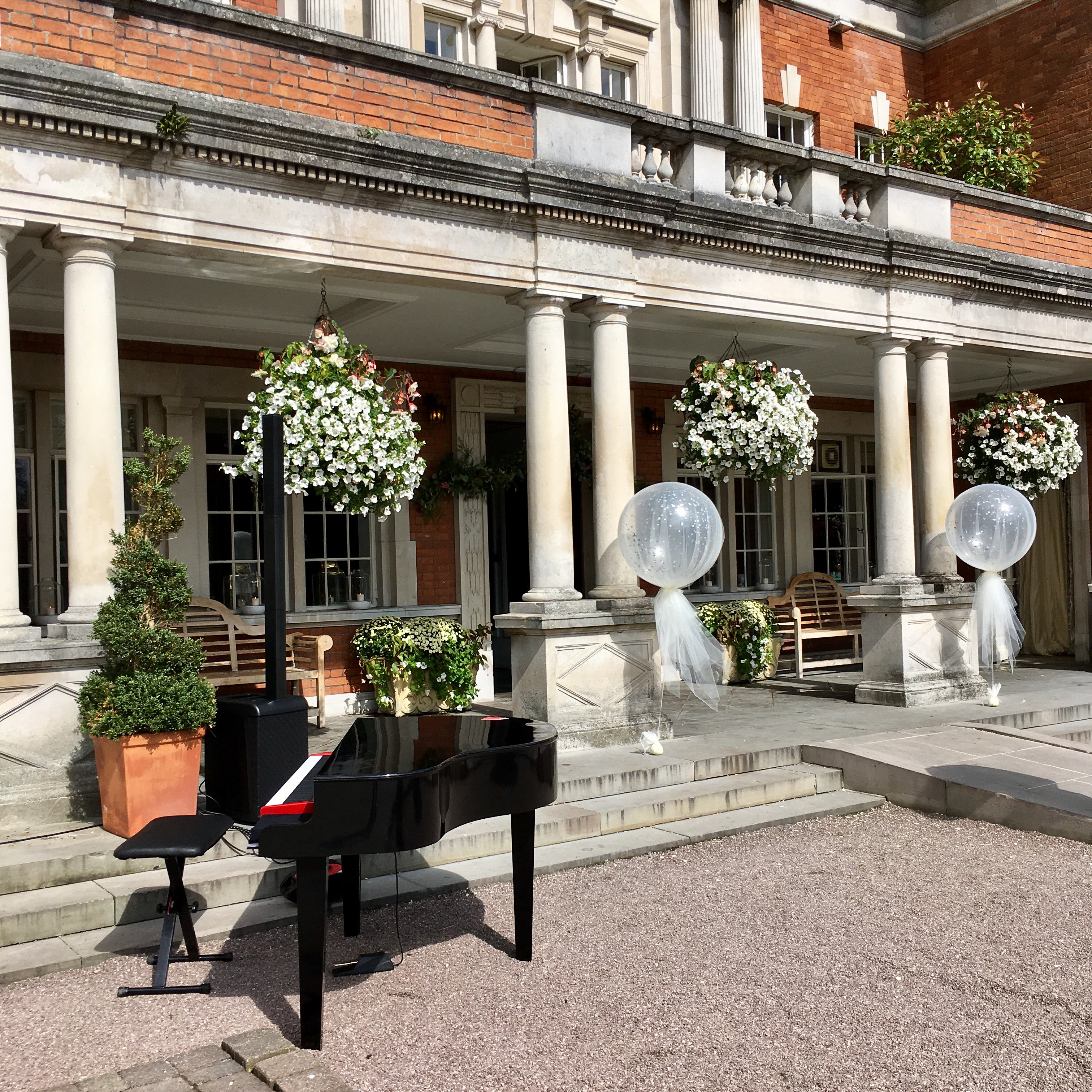 Craig Smith Wedding Pianist playing Piano for Eaves Hall Outside Drinks Reception
