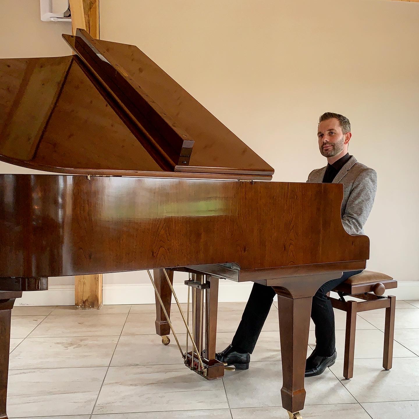 Wedding pianist for Merrydale Manor weddings