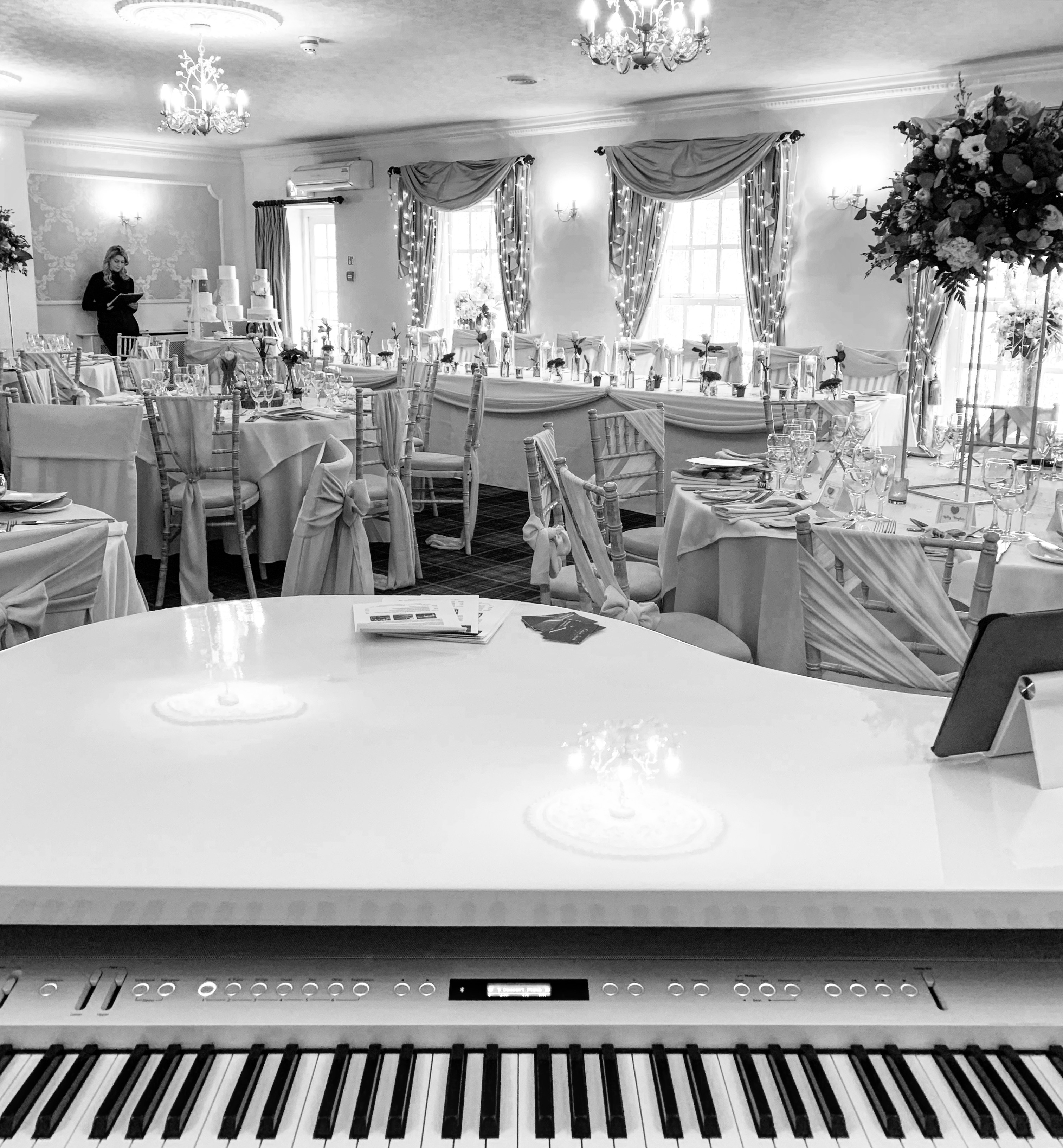 Singleton lodge wedding piano for drinks receptions