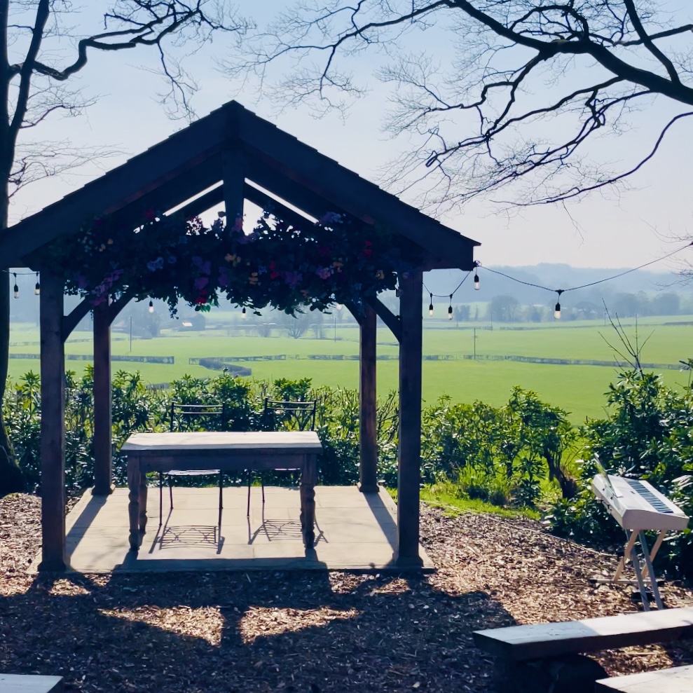 Live music for an outdoor wedding ceremony at Hobbit Hill by wedding pianist Craig Smith