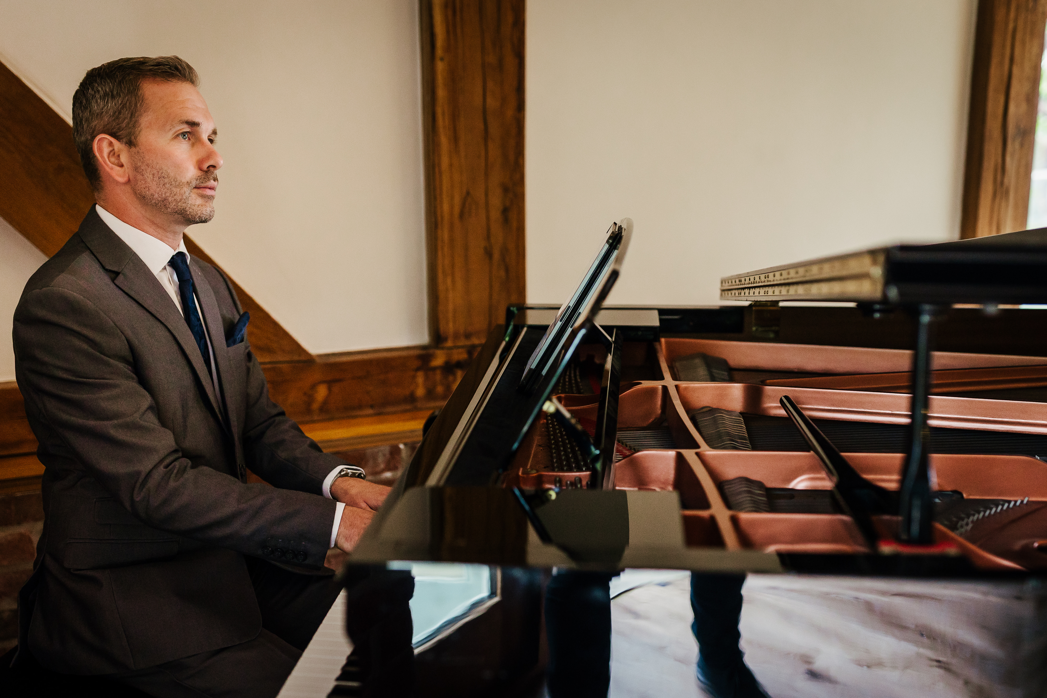 Wedding pianist Craig Smith playing piano at Sandhole Oak Barn