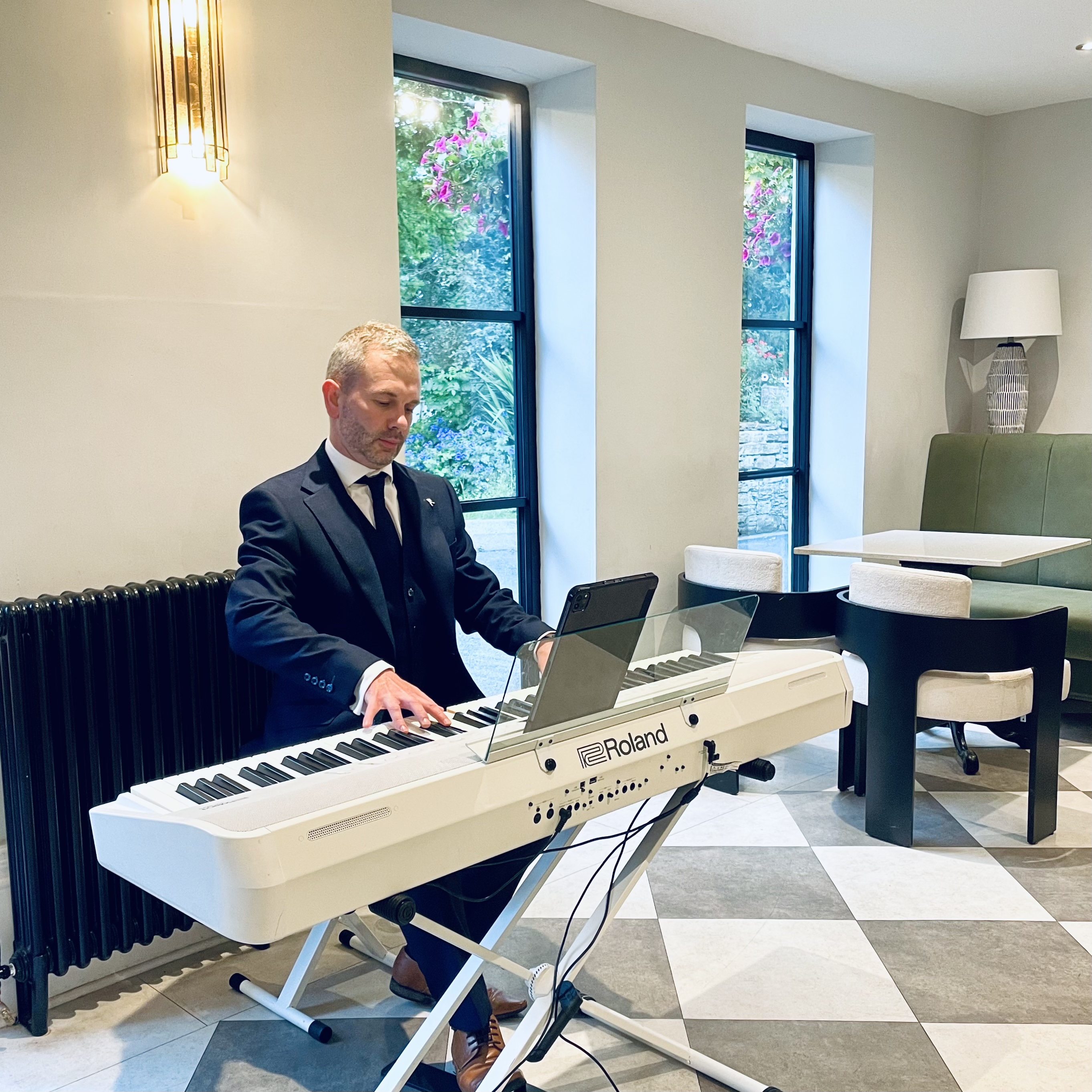 Sparth House wedding pianist Craig Smith performing drinks reception music in the lounge
